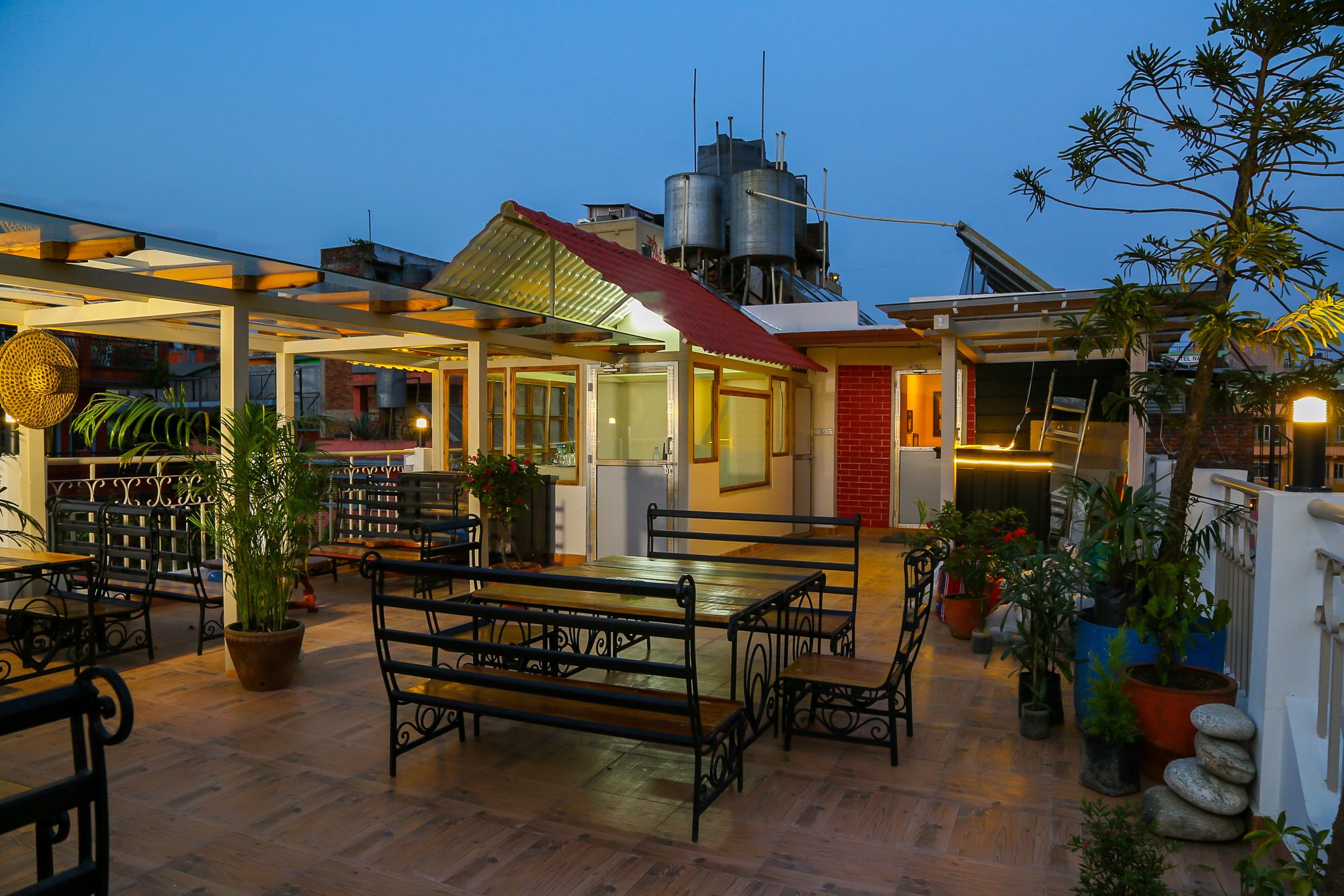 Фото Hotel Himalayan Oasis