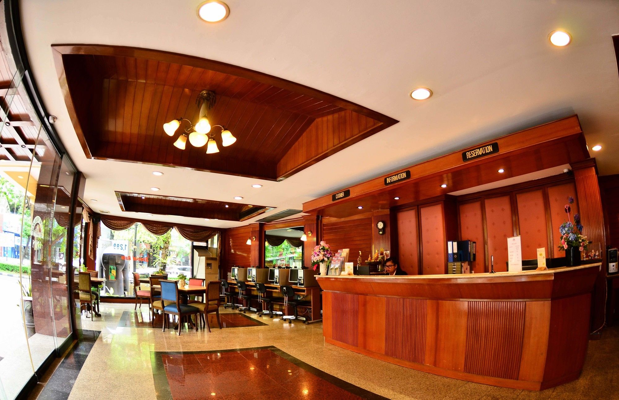 Фото Silom Village Inn