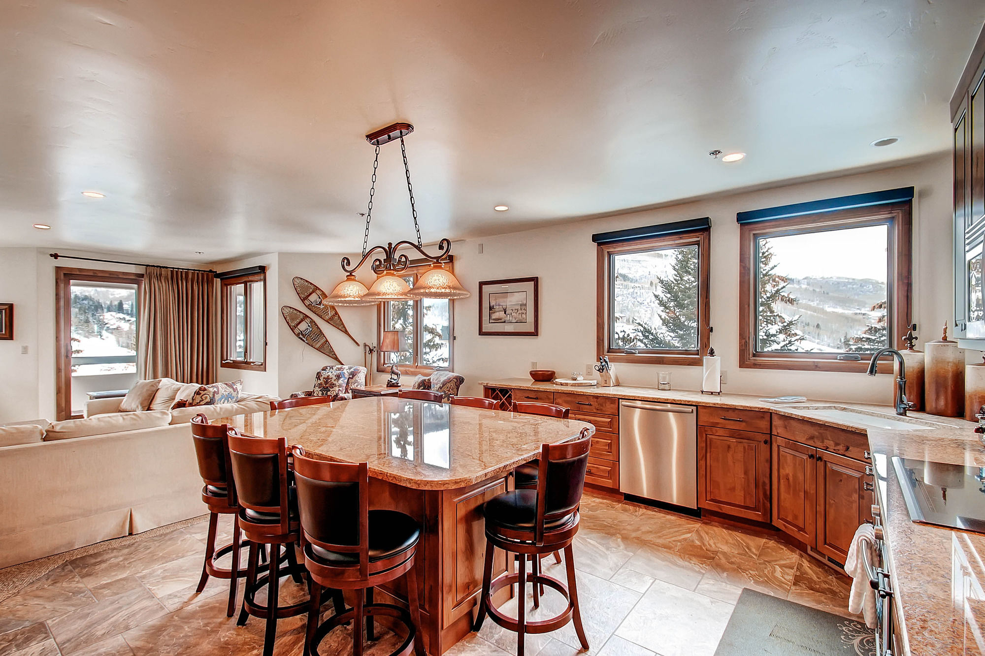 Фото Kiva Lodge by East West Hospitality