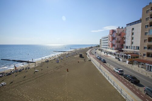 Апартаменты Mackenzie Beachfront Eftyhia Suite в Ларнаке