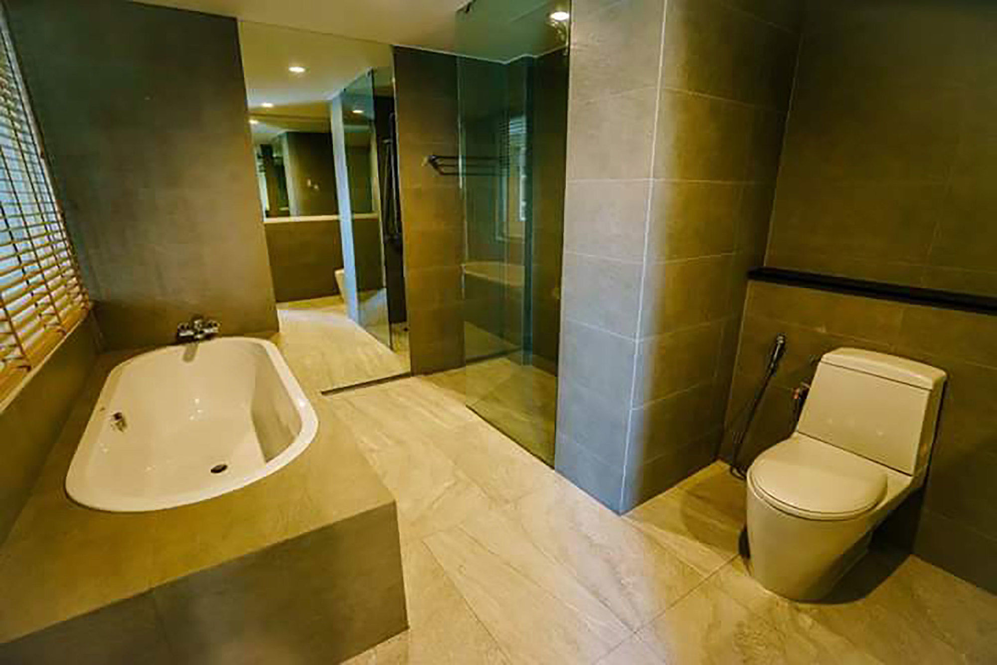 Фото Moon Dragon Hotel