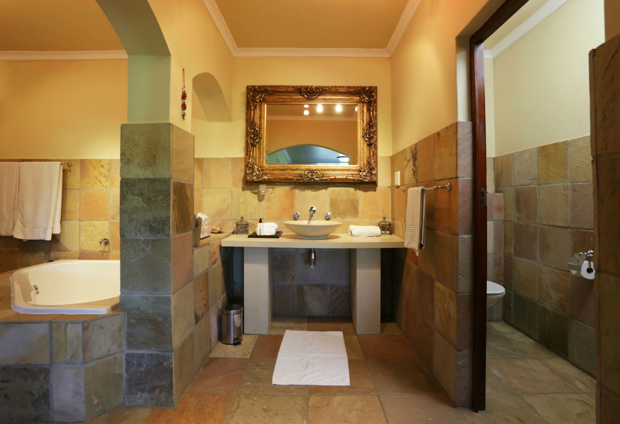 Фото Shangrila Manor - Adults Only