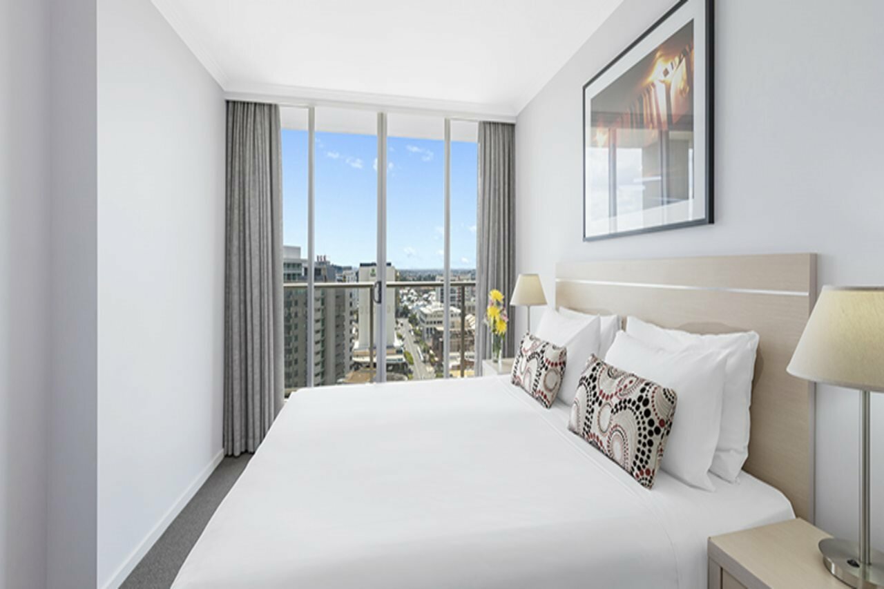 Фото Oaks Brisbane Lexicon Suites