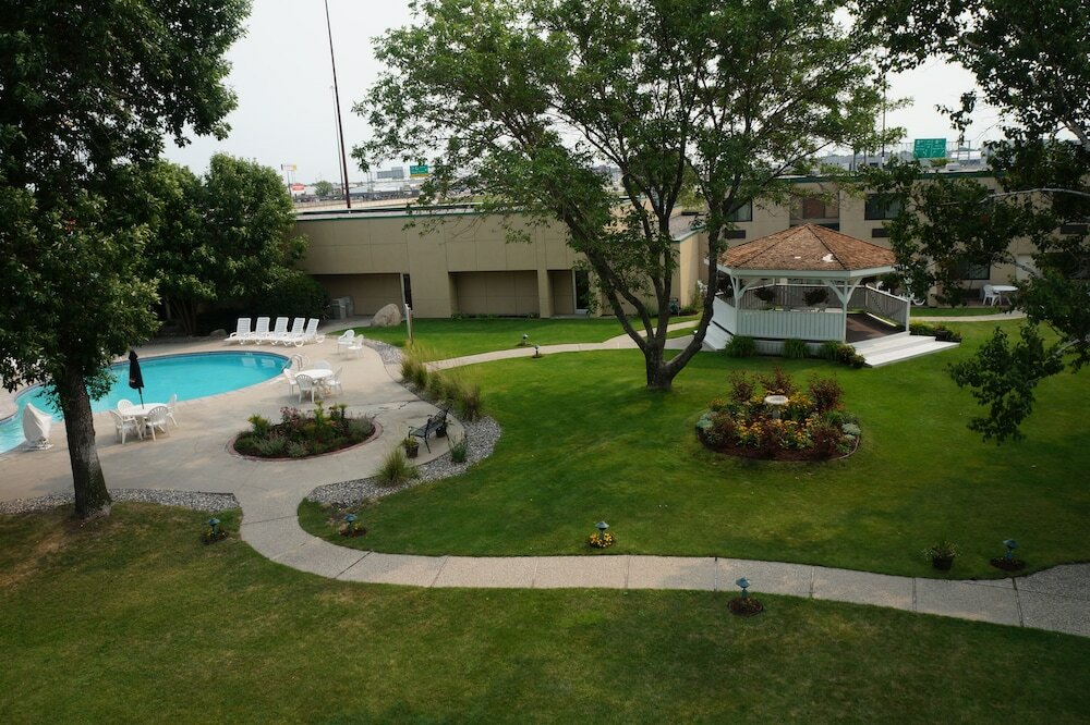 Фото Biltmore Hotel & Suites