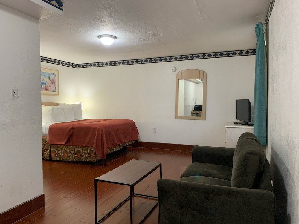 Фото Travelodge by Wyndham Suites St Augustine