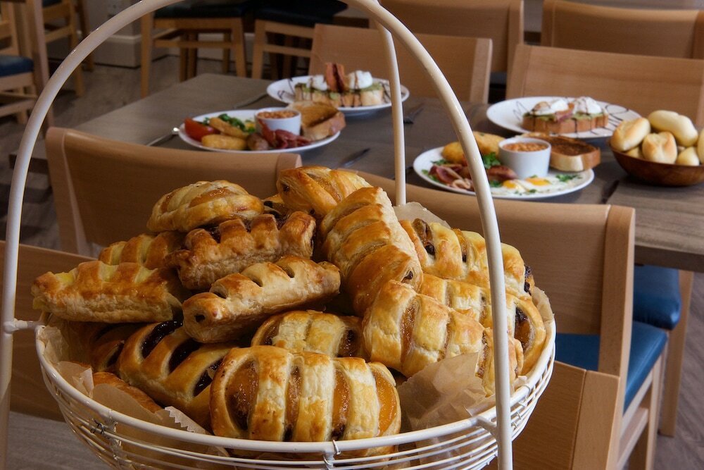 Фото Waterloo Hub Hotel & Suites