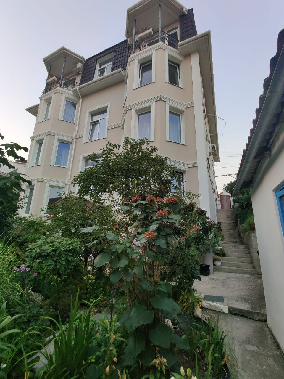 Фото отеля 1