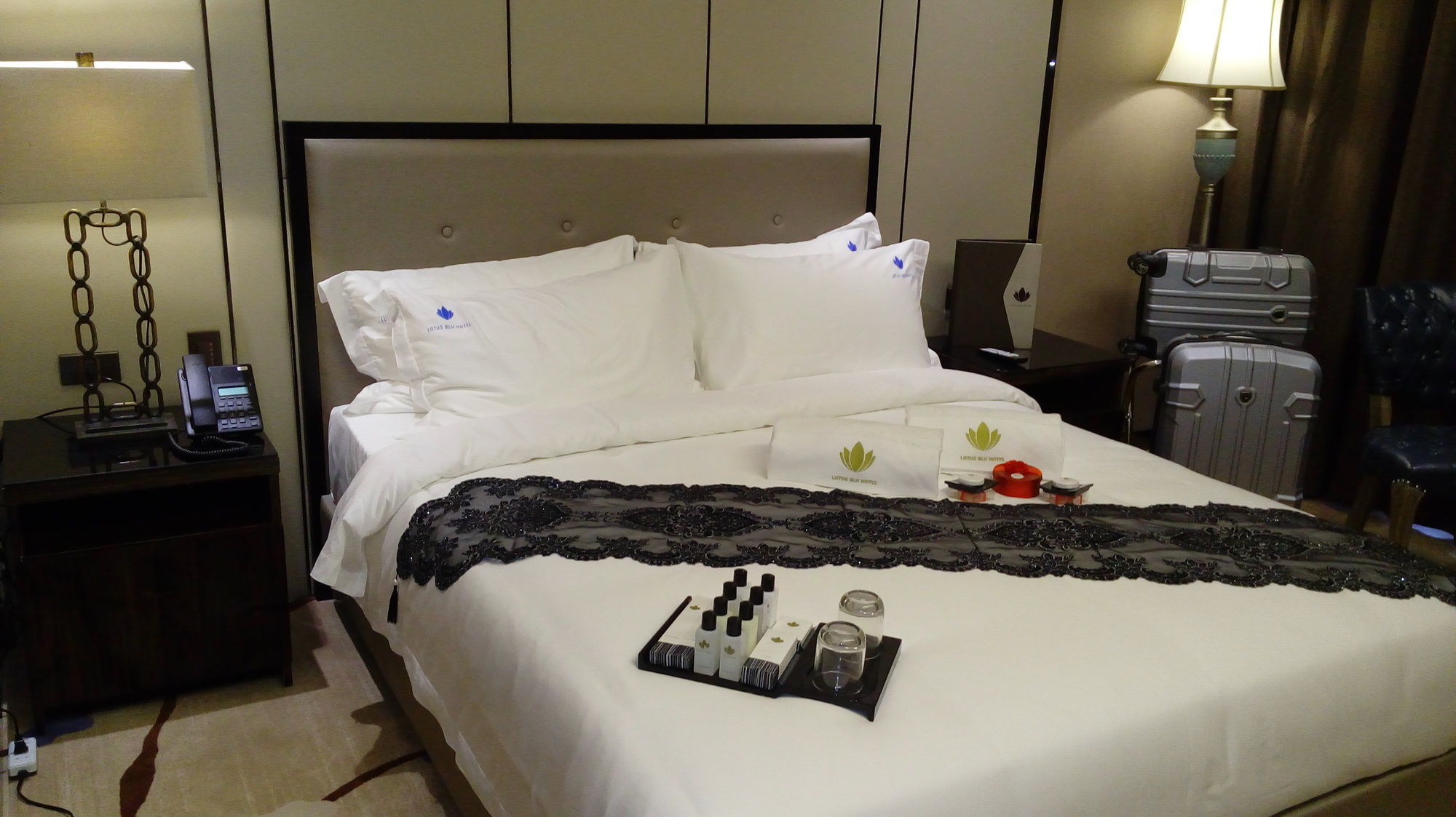 Фото Lotus Blu Hotel