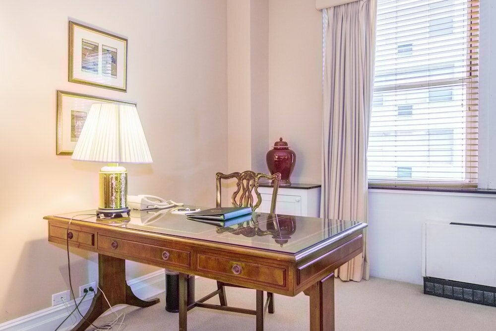 Фото The Lombardy Hotel