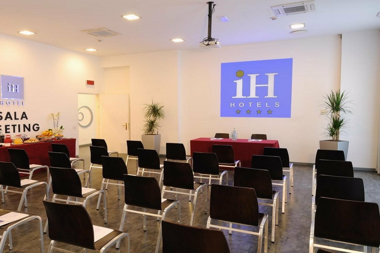 Фото IH Hotels Milano Lorenteggio