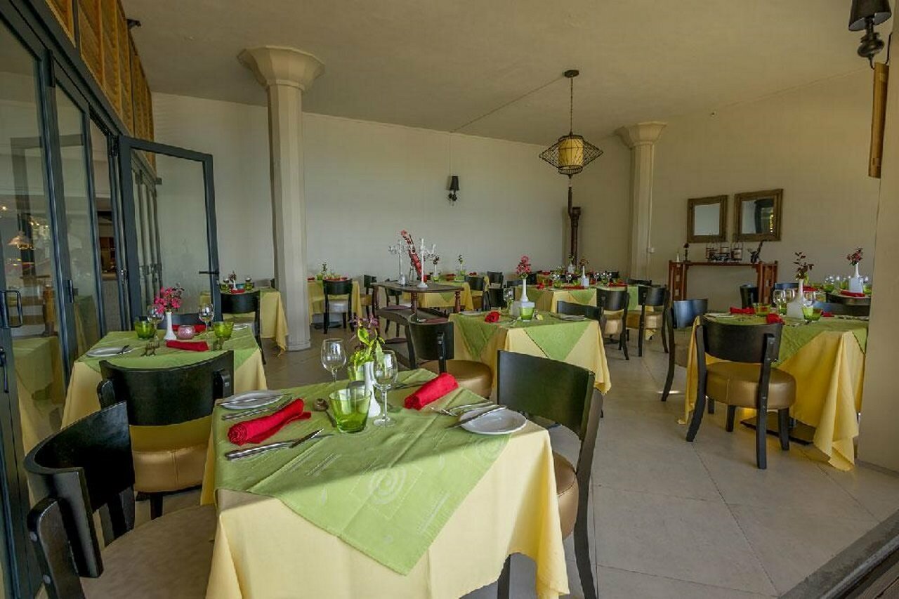 Фото Le Peninsula Bay Beach Resort