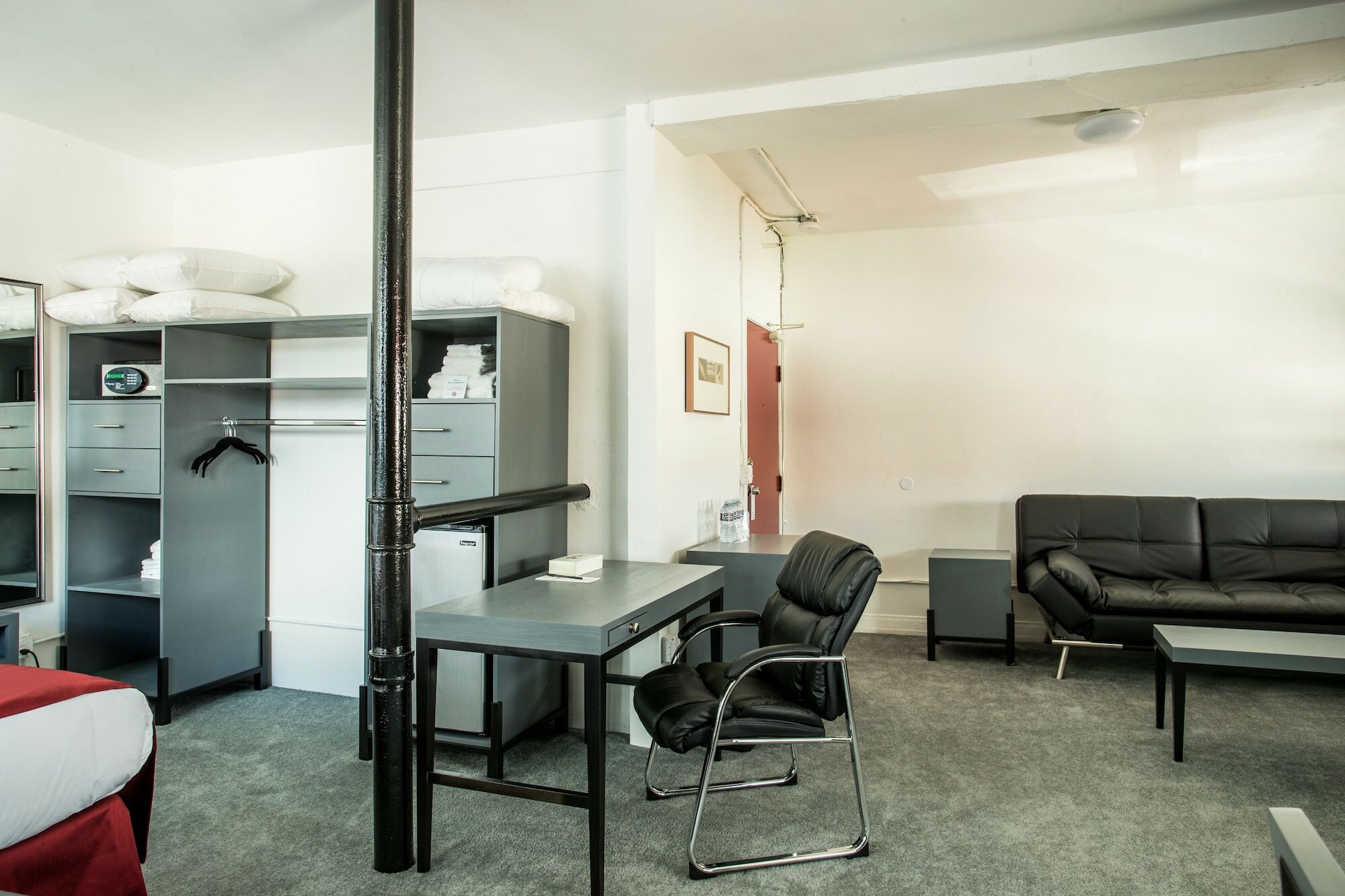 Фото The American Hotel