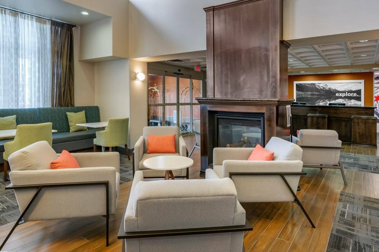 Фото Hampton Inn & Suites Edmonton West