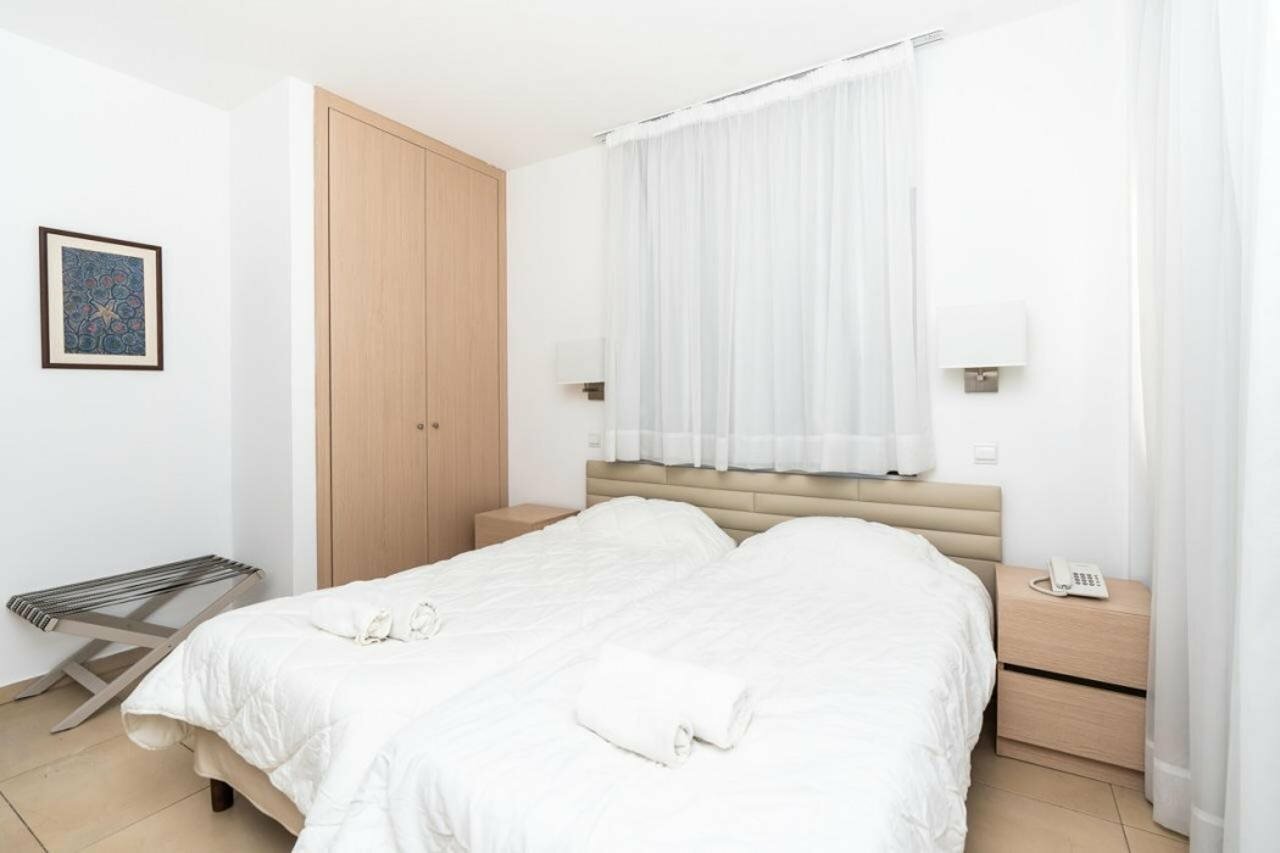 Фото Flora Hotel Apartments