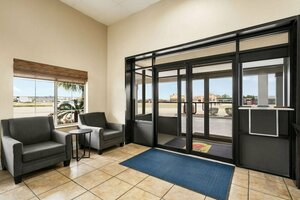 Гостиница Super 8 by Wyndham Gulfport Biloxi Airport