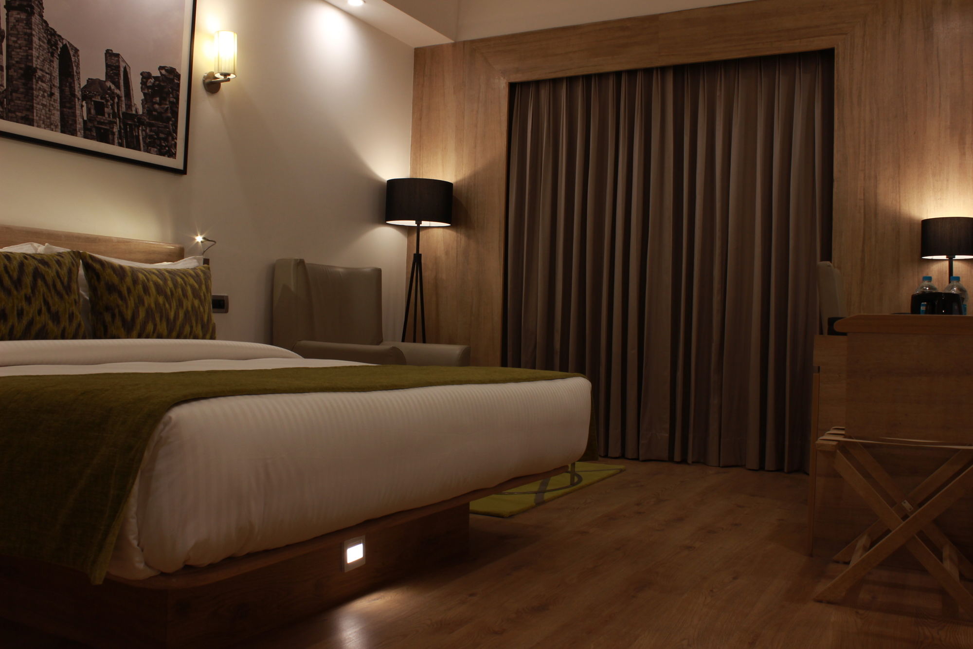 Фото Lemon Tree Premier City Center Gurugram