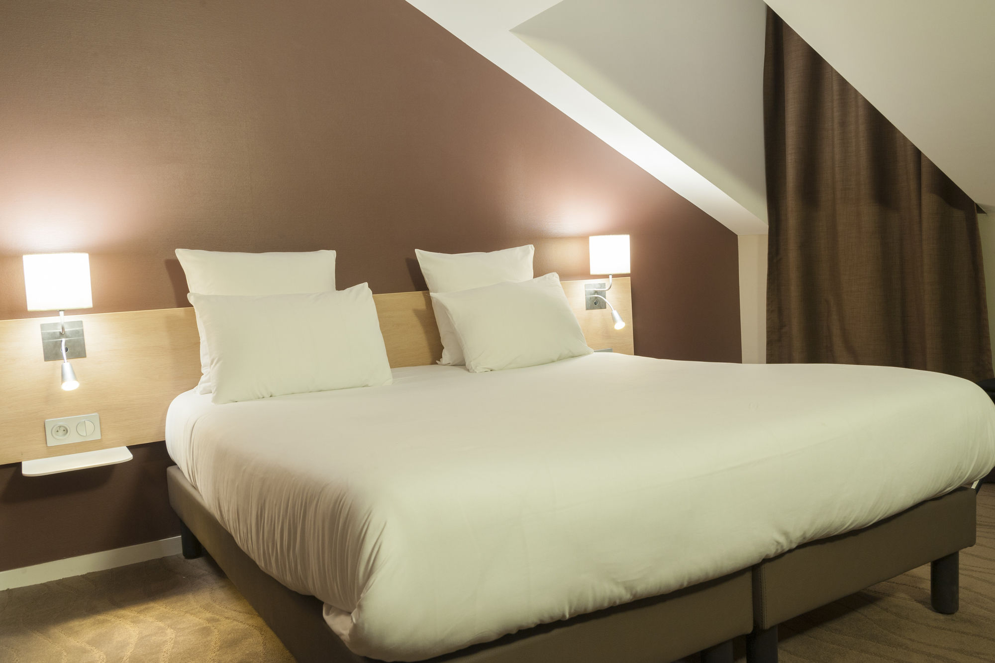 Фото Brit Hotel Mâcon Centre Gare