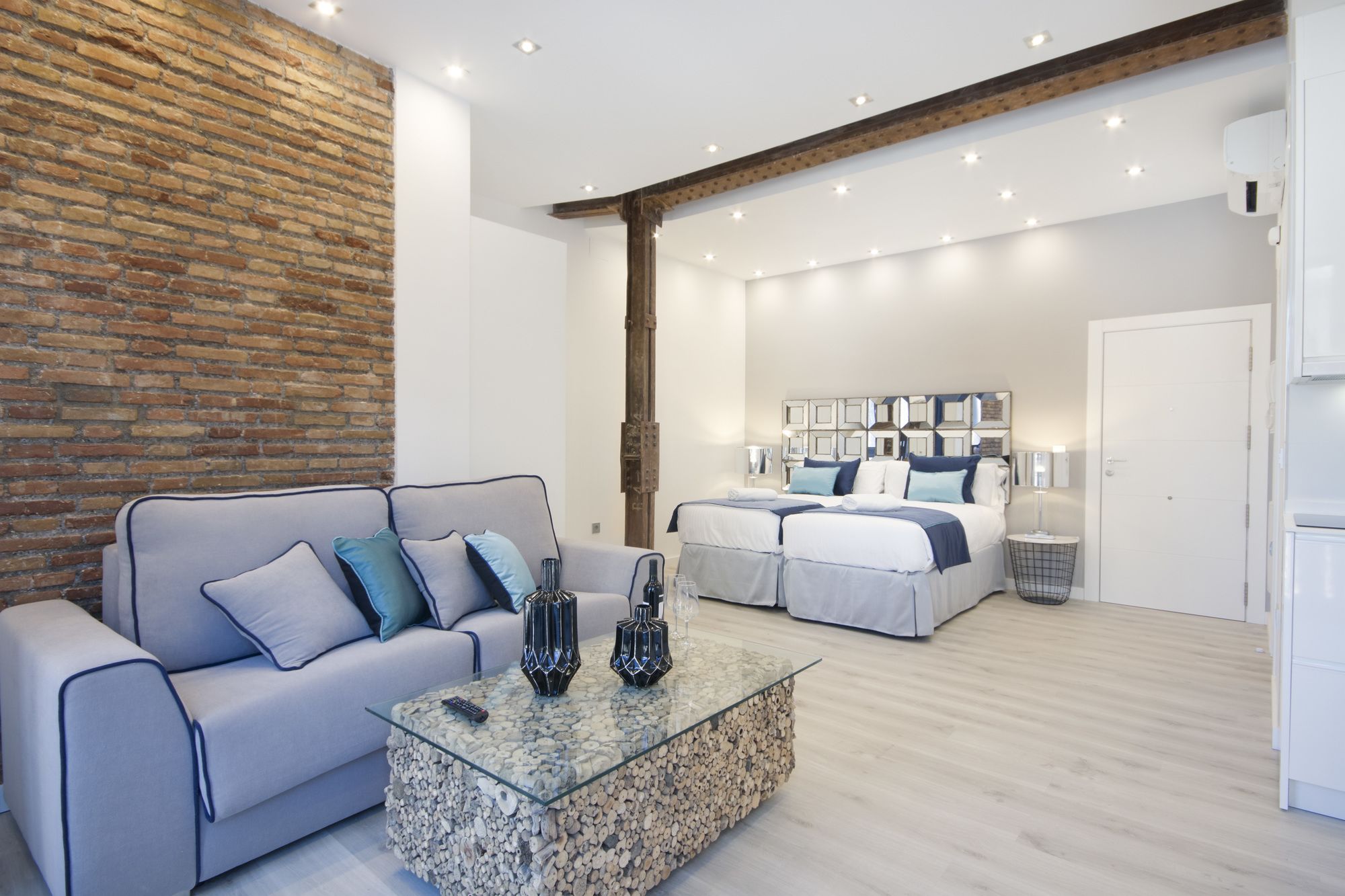 Фото Habitat Suites Gran VIA 17 Aptos