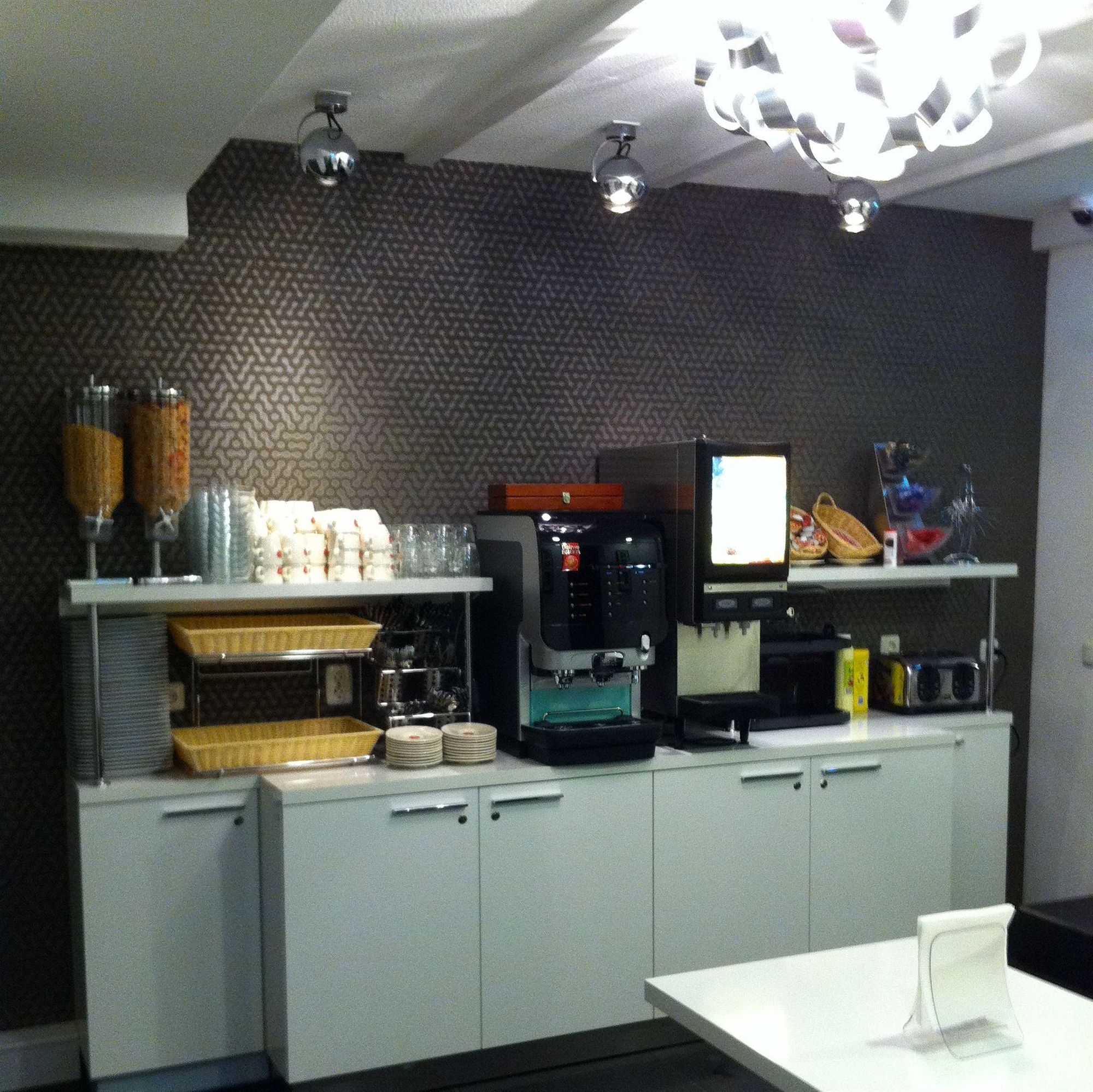 Фото Hotel Vossius Vondelpark