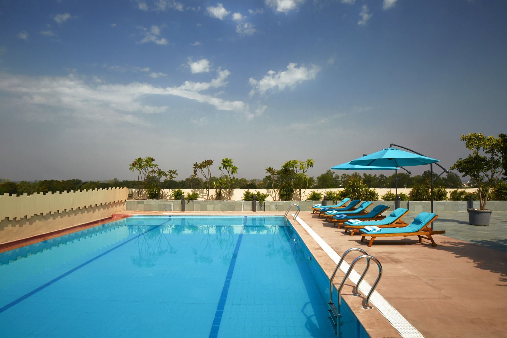 Фото Courtyard by Marriott Bilaspur