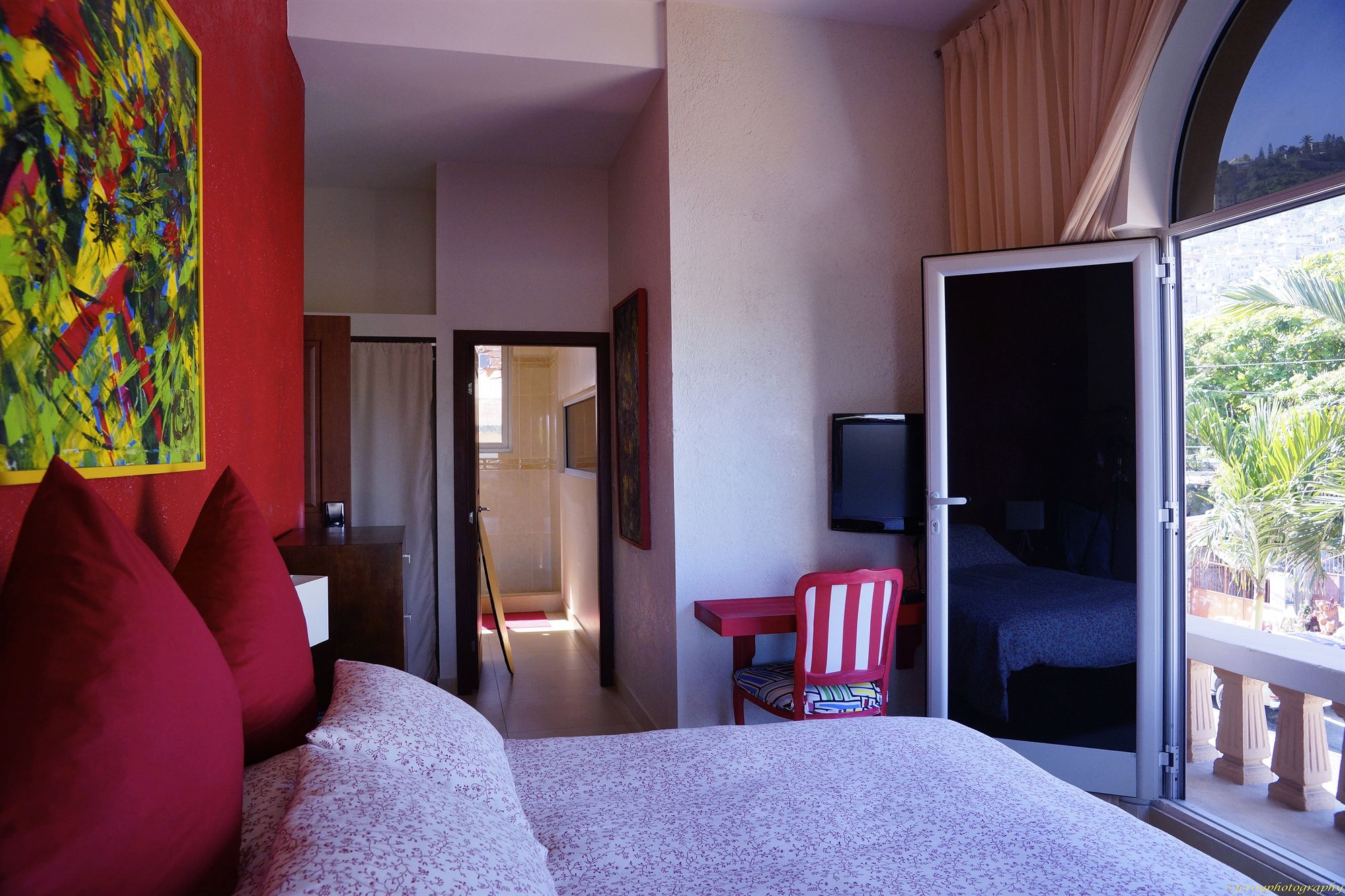 Фото La Lorraine Boutique Hotel