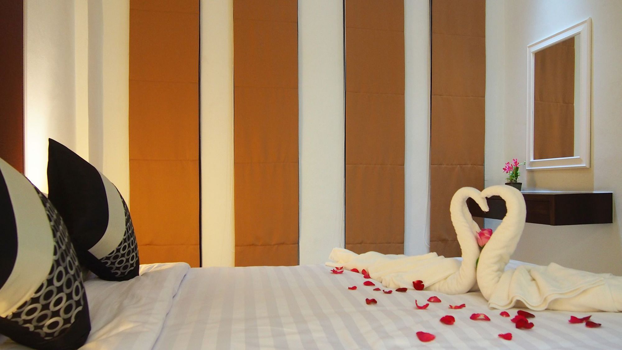 Фото West Key Kamala Apartment