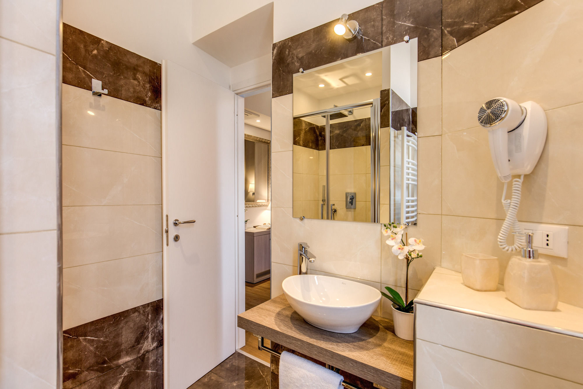 Фото The Bridge Suites