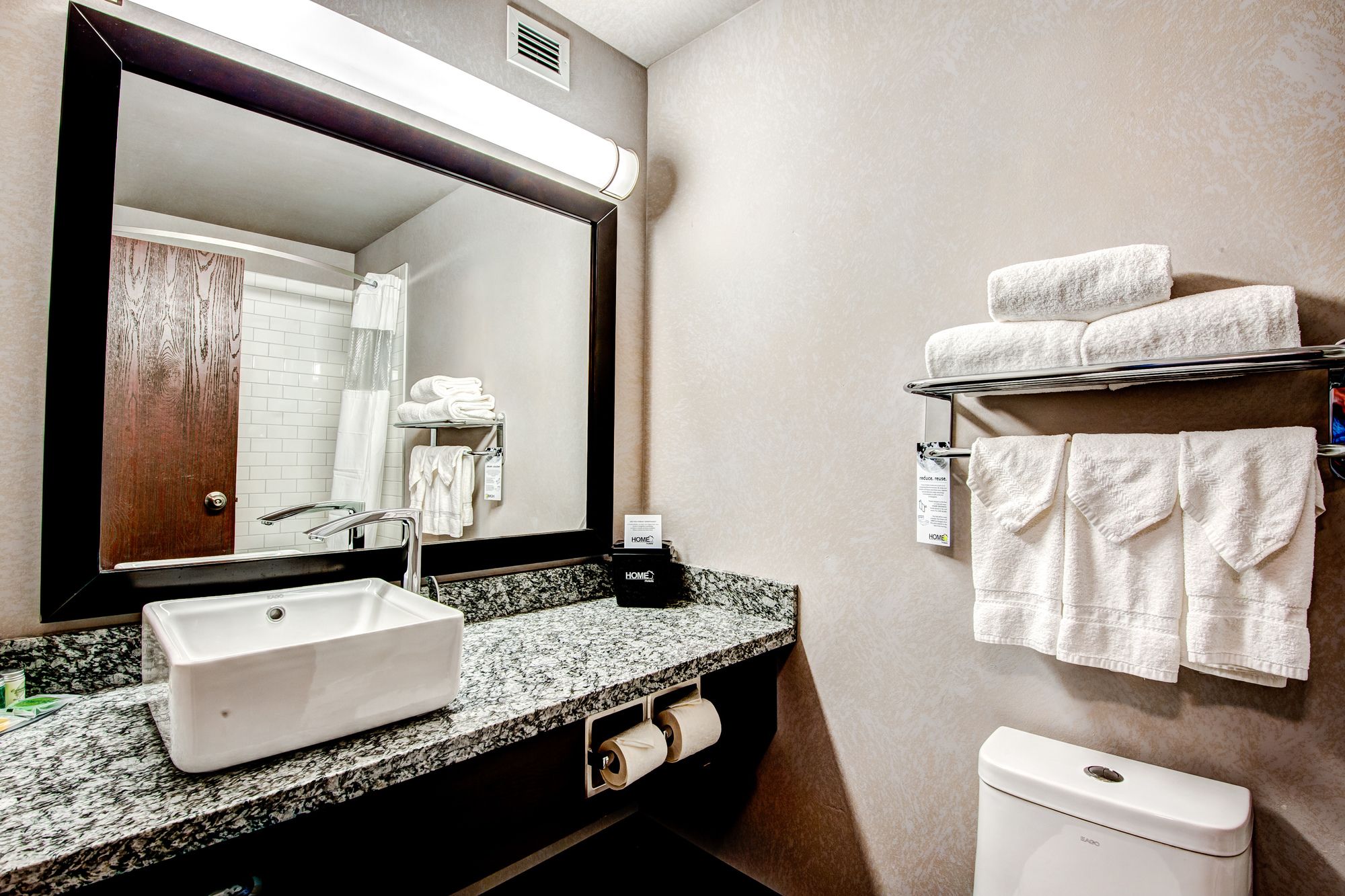 Фото Home Inn & Suites Swift Current