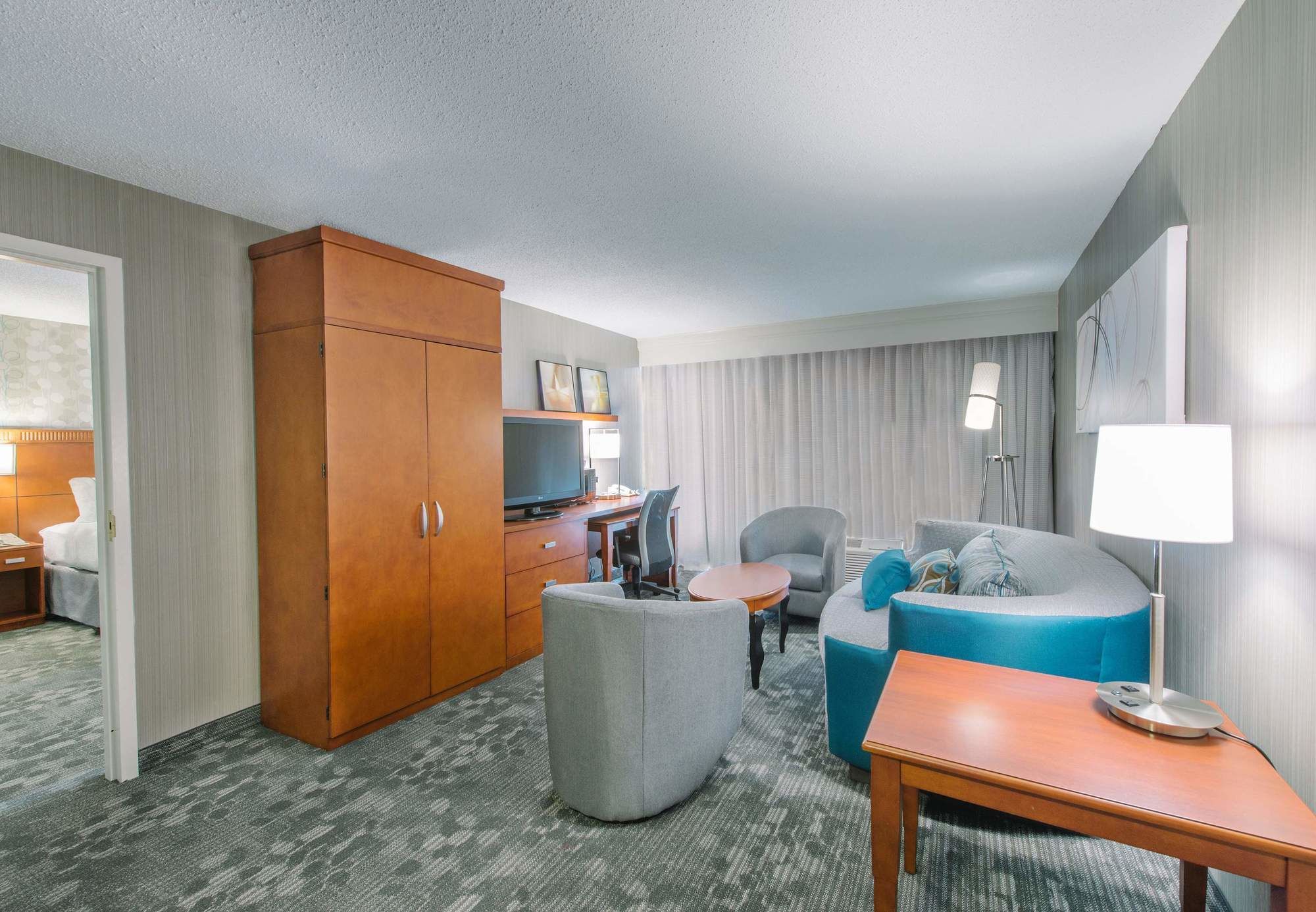 Фото Courtyard by Marriott Nashua
