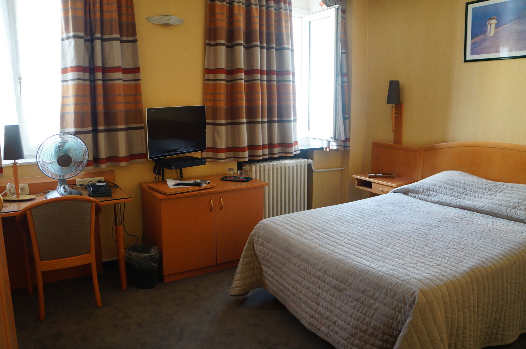 Фото Hotel La Grande Cloche