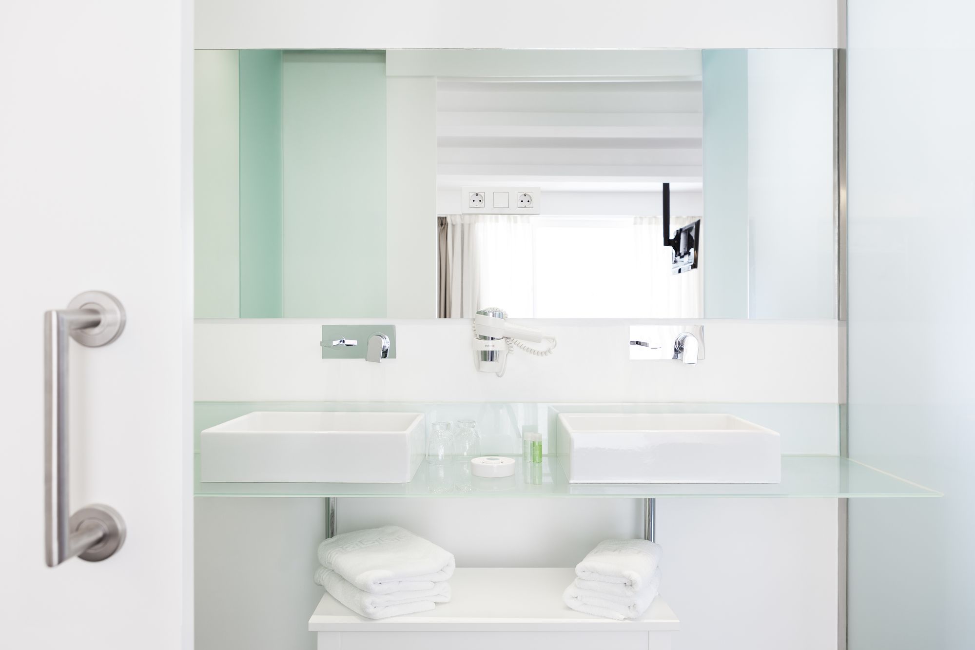 Фото Artrip Hotel