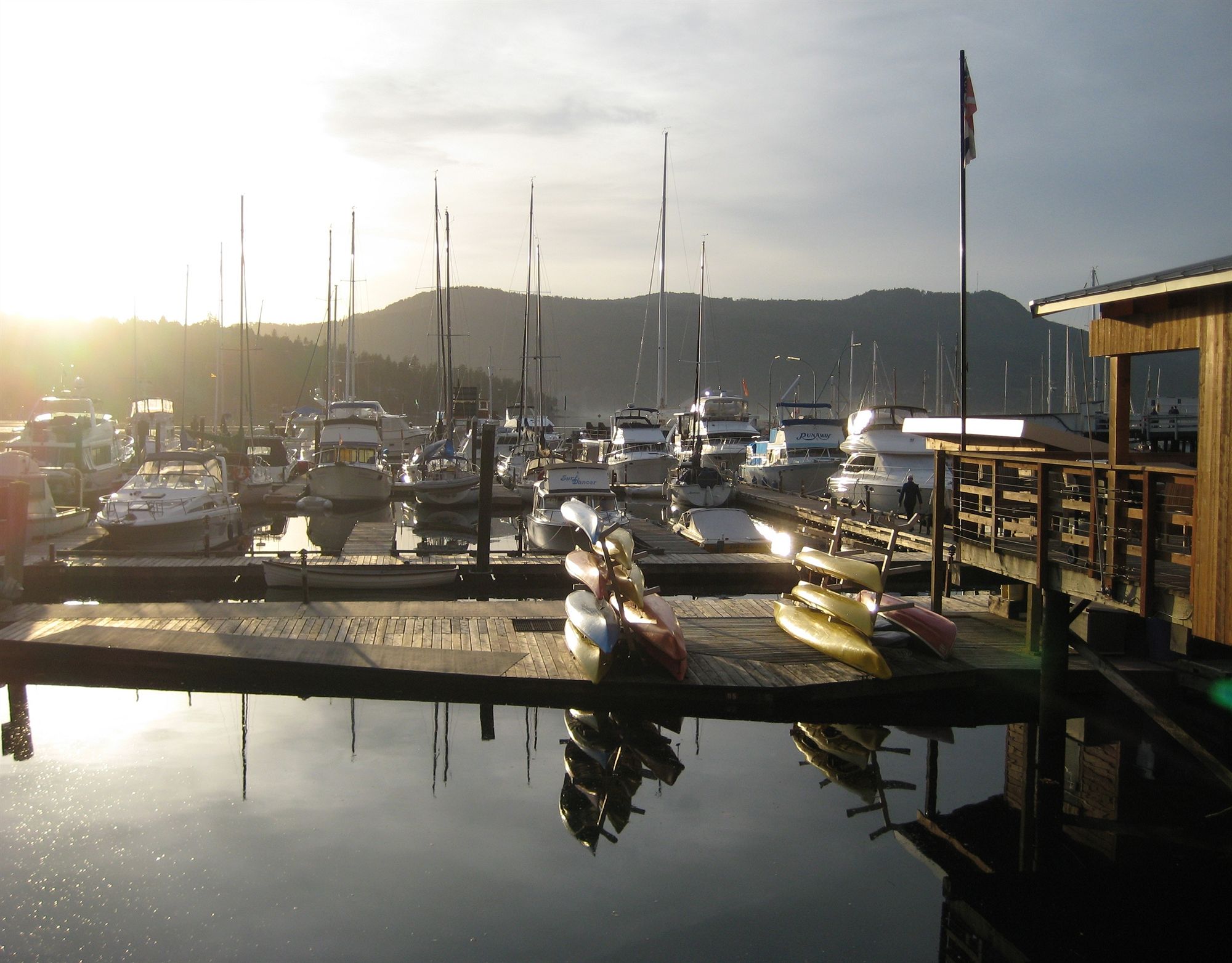 Фото Brentwood Bay Resort & SPA