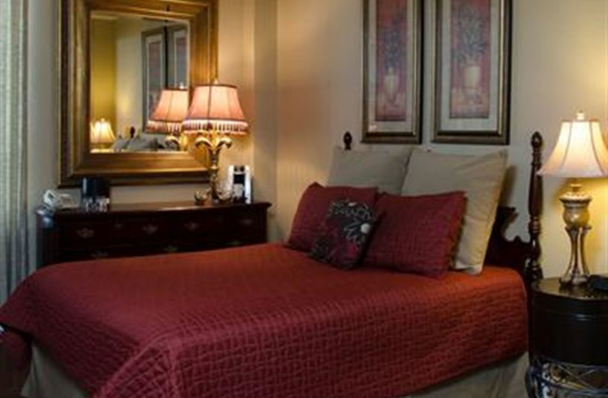 Фото Old Capitol Inn