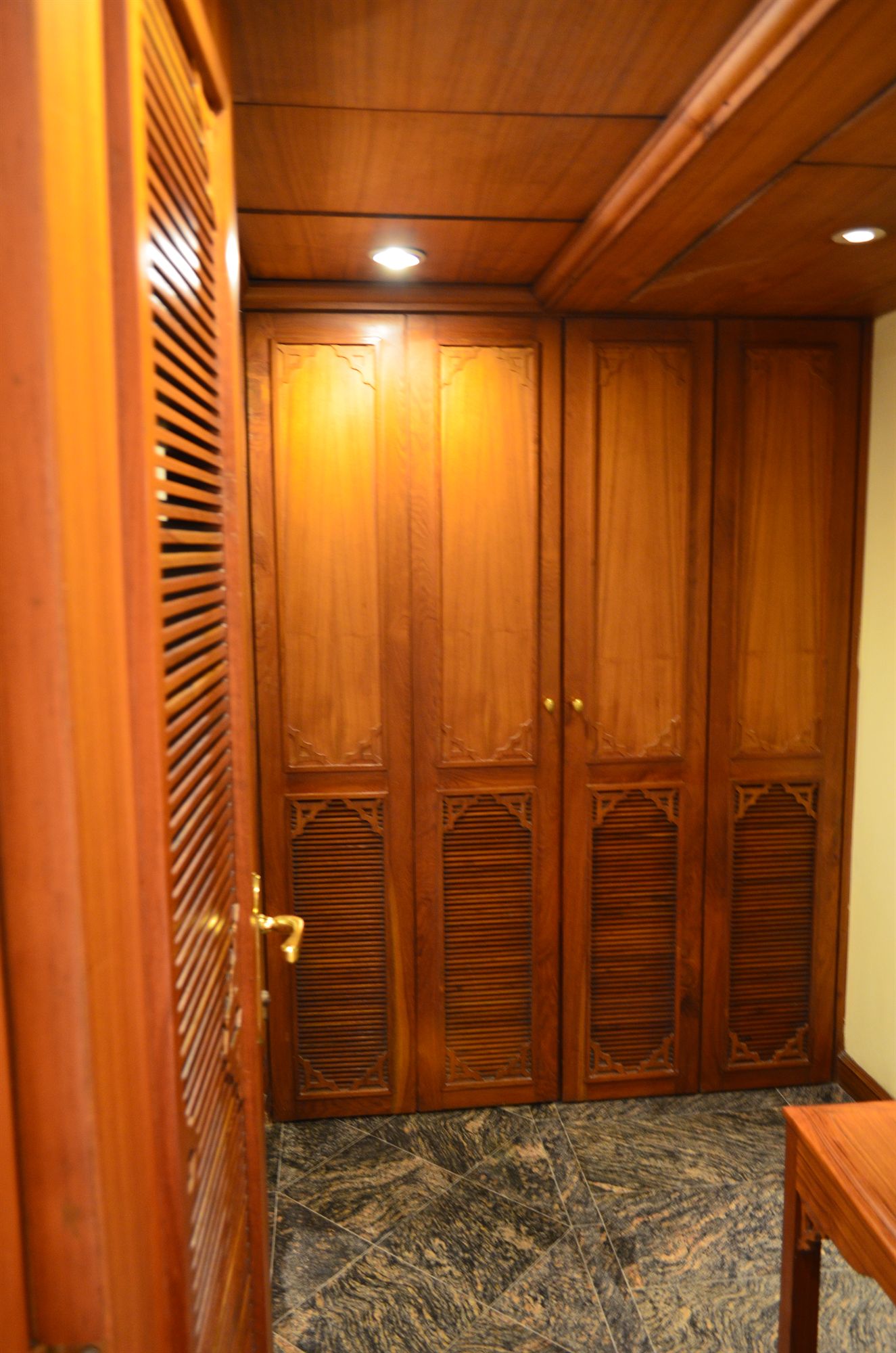 Фото The Maya Hotel