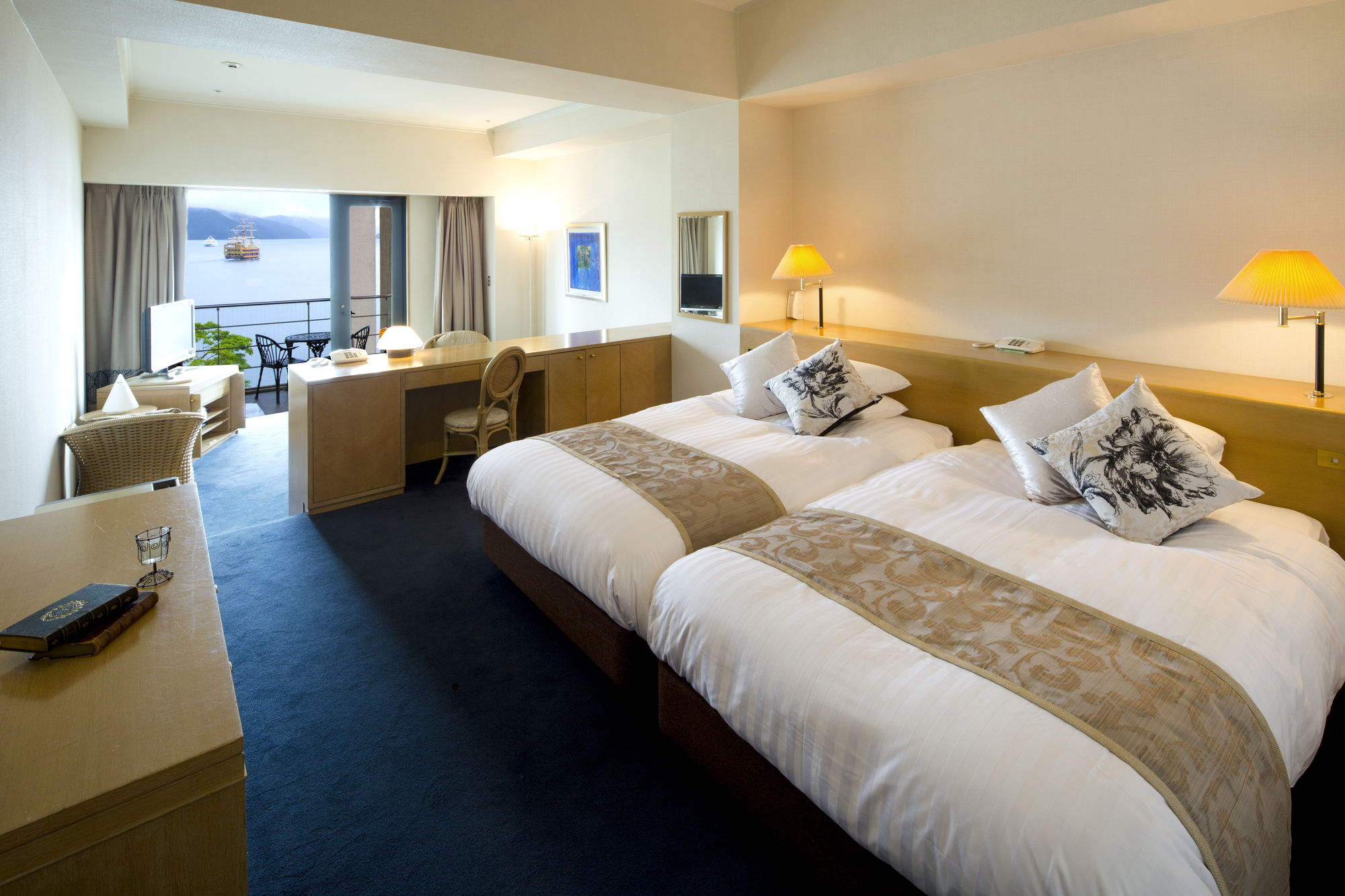 Фото отеля 2