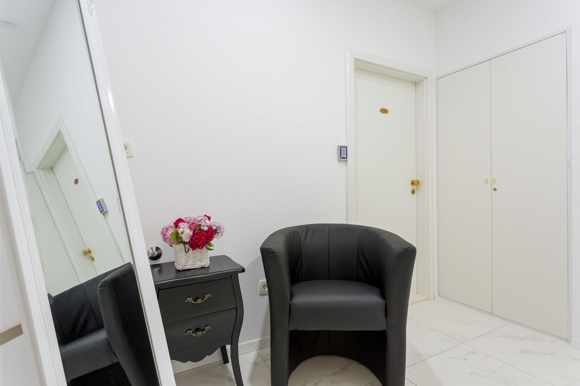 Фото Luxury Rooms Floramye - Adults Only