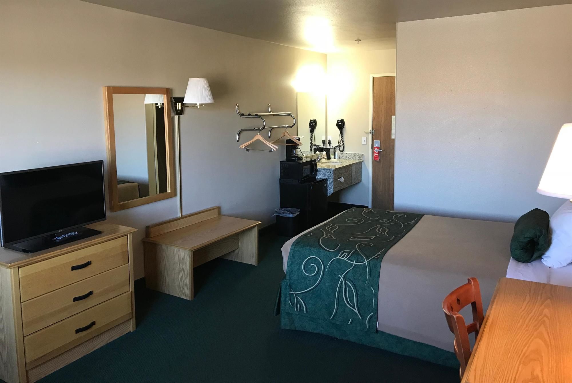 Фото Travelodge by Wyndham Yermo