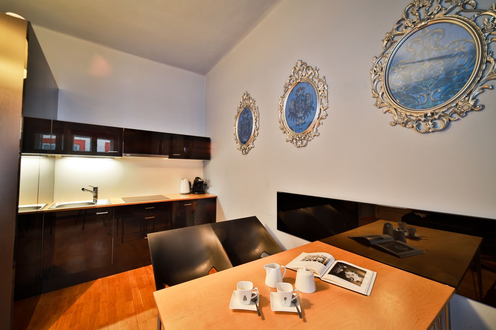 Фото Prague Castle Questenberk Apartments