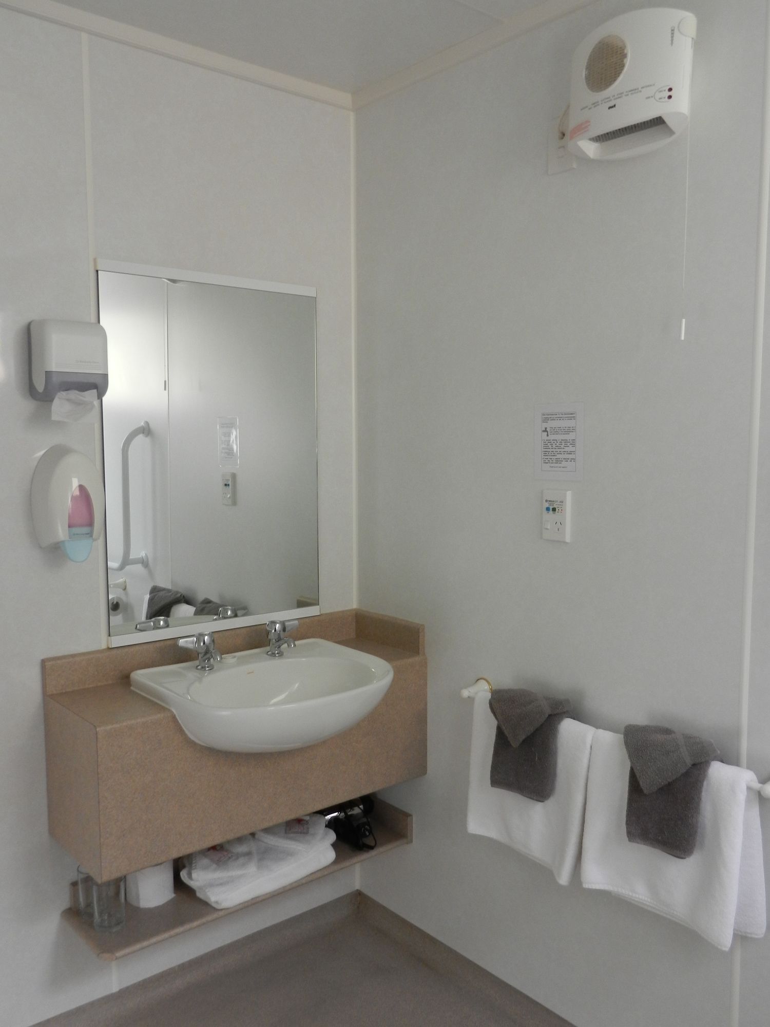 Фото Amber Court Motel