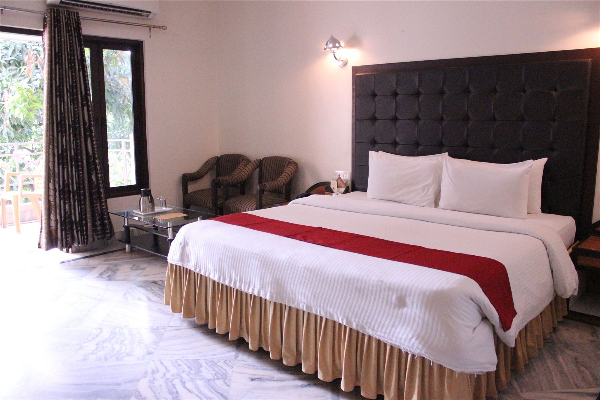 Фото Hotel Surya
