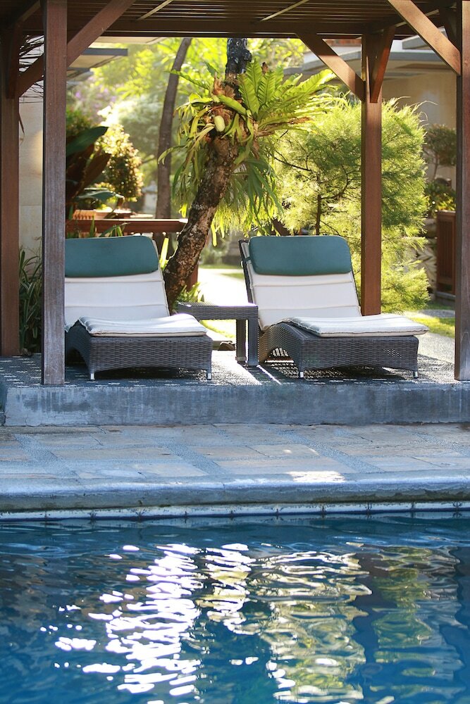 Фото Respati Beach Hotel