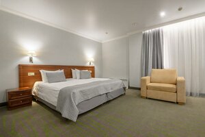Platan Yuzhniy (Krasnodar, Tsentralniy City administrative district, Tsentralniy Microdistrict, October Street, 16), hotel