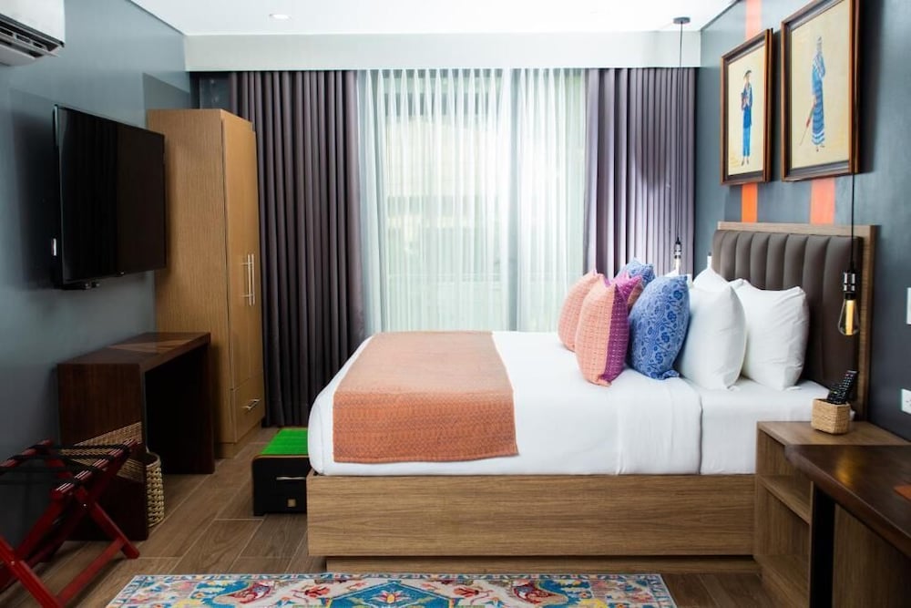 Фото Unwnd Flats Makati