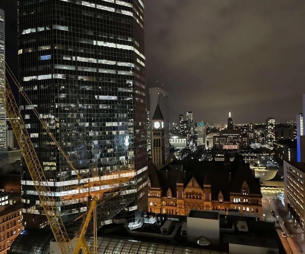 Фото Waterfront Yonge Apartments