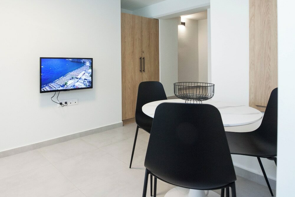 Фото Cozy 1 Bd Basement Apt in Pagrati