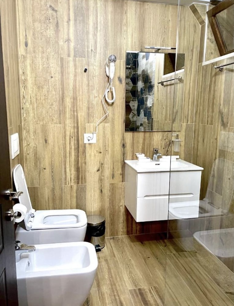 Фото White House Berat