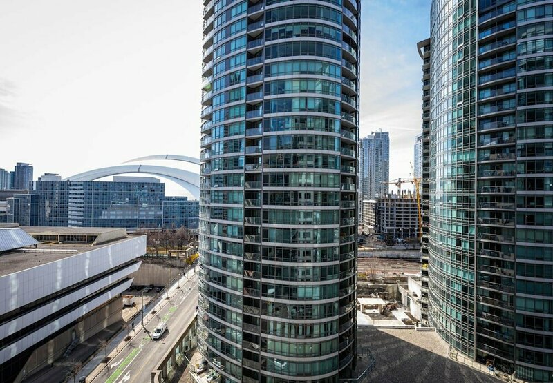 Гостиница Downtown-CN Tower-Jays в Торонто
