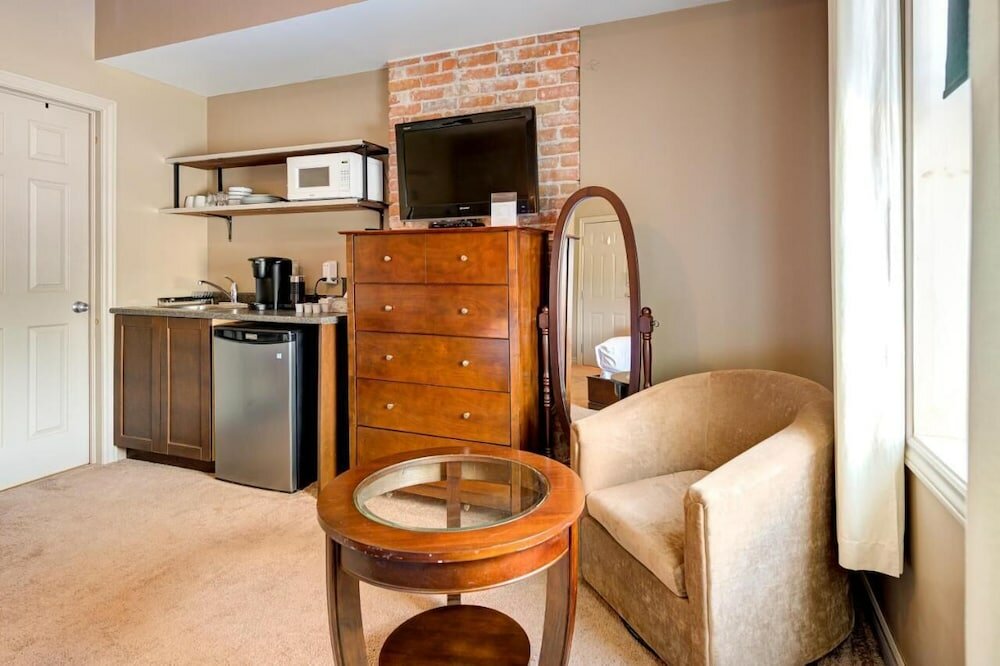 Фото The Avonlea Inn