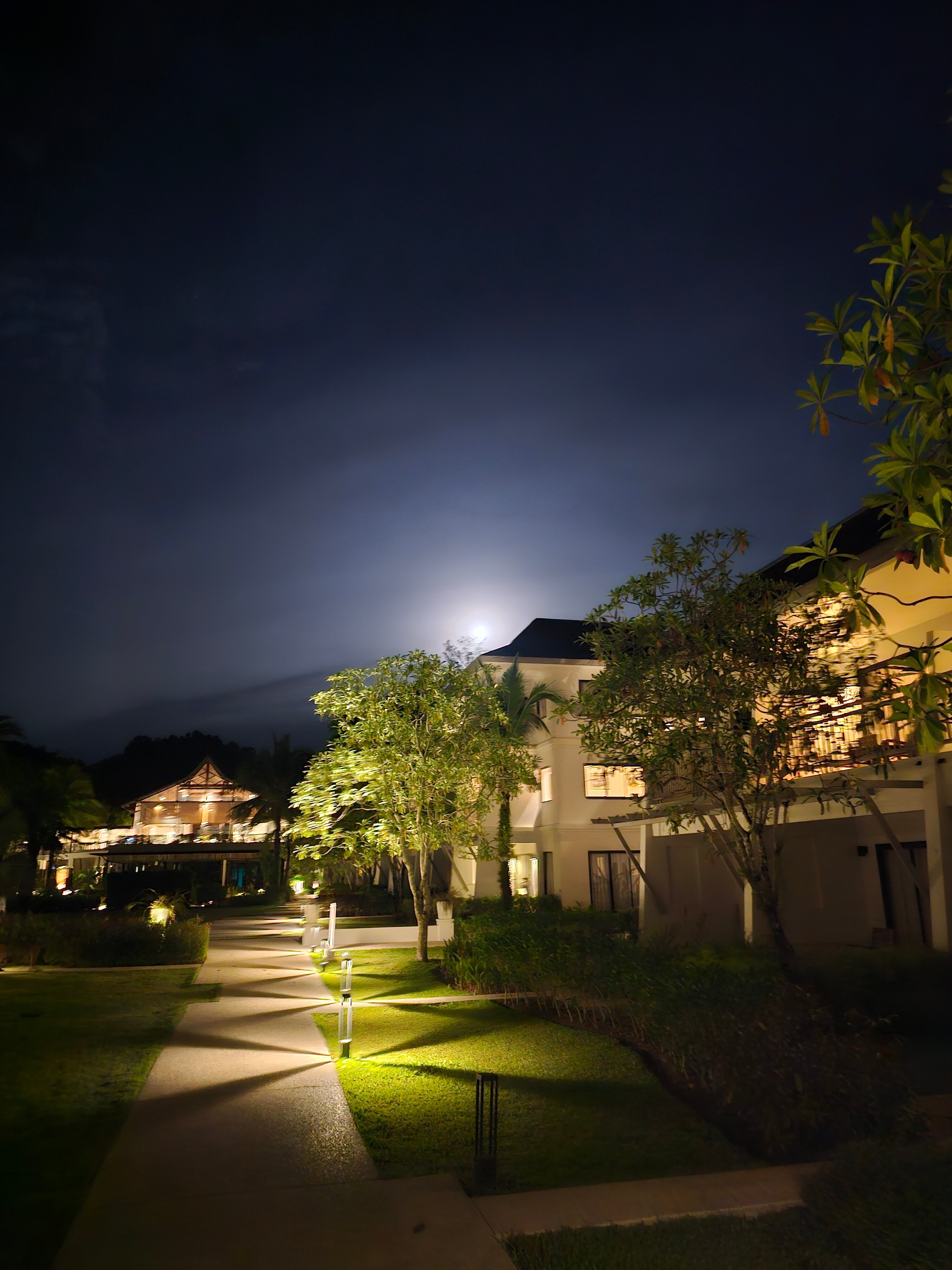 Фото Outrigger Khao Lak Beach Resort