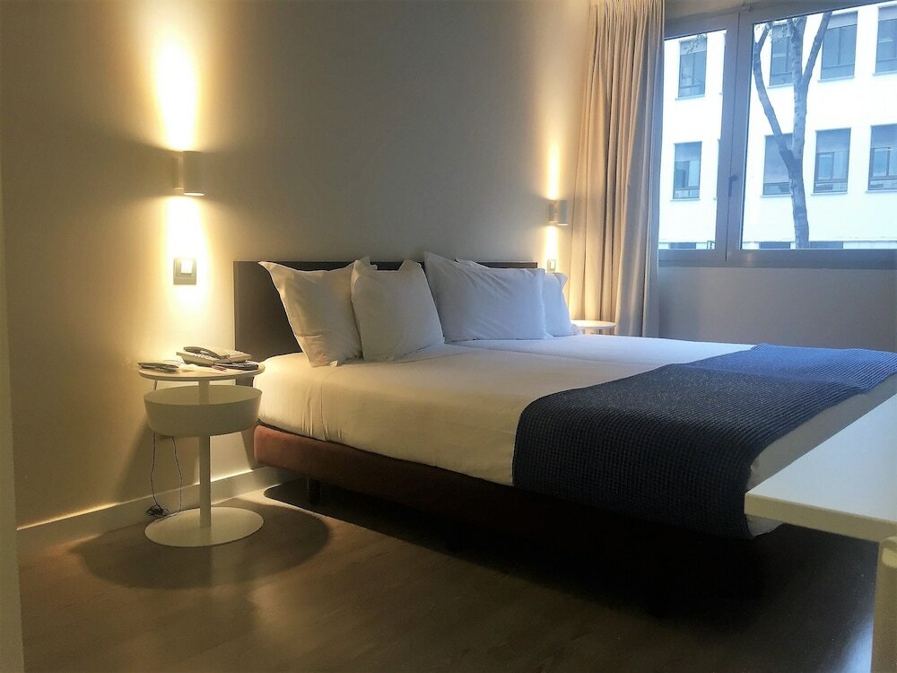 Фото Suites Viena Plaza de Espana